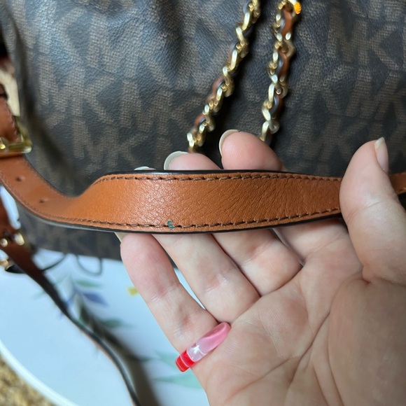 MICHAEL KORS Frankie Drawstring Cross-Body Bag Brown with Gold Hardware. - Picture 13 of 17